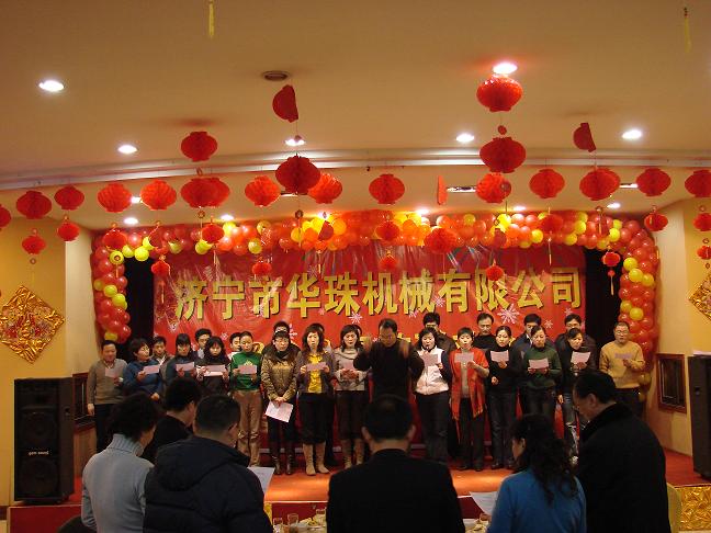 公司合唱團(tuán)演唱華珠公司之歌《共創(chuàng)輝煌的明天》